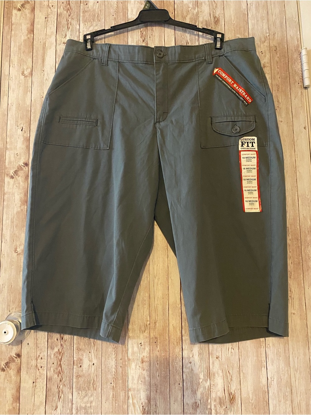 Lee NEW Comfort Waist Skimmer Stretch Capri Women's 18 NWT Shorts Gray